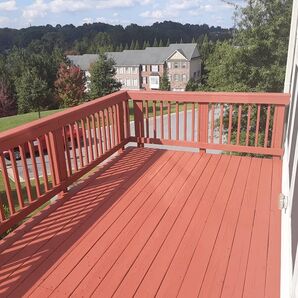 KSG Superior Painting LLC stains decks in Johns Creek and fences