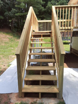 Deck Staining in Lilburn, GA (1)